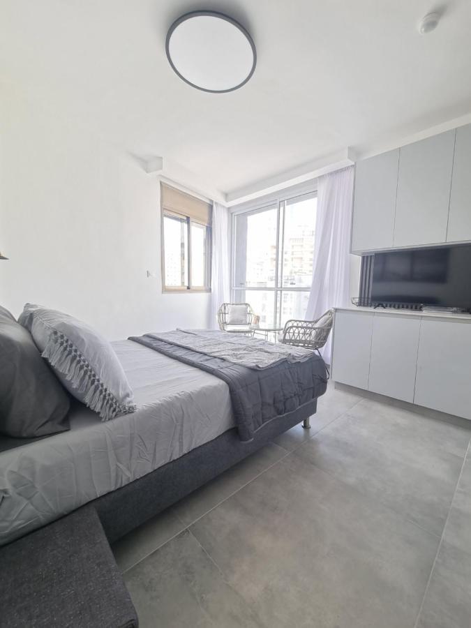 Ferienwohnung חוויה בכיכר Netanja Exterior foto