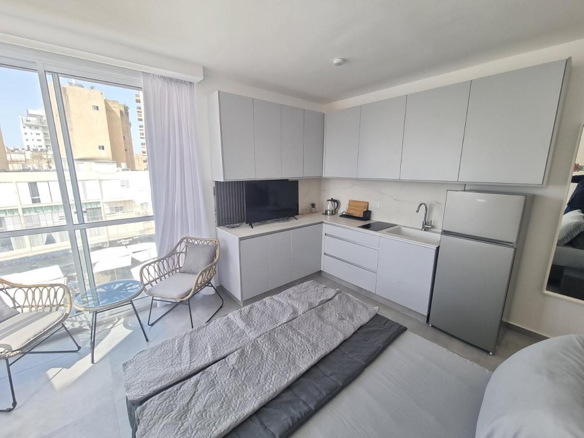 Ferienwohnung חוויה בכיכר Netanja Exterior foto