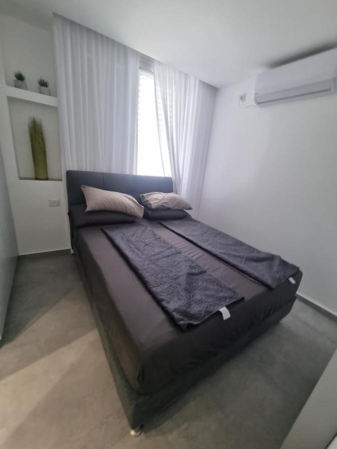 Ferienwohnung חוויה בכיכר Netanja Exterior foto