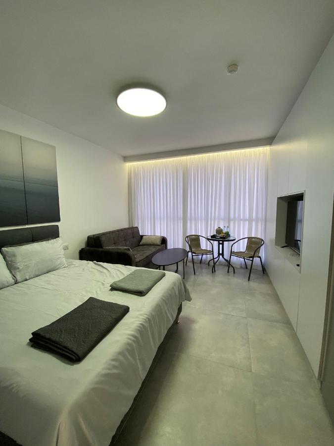 Ferienwohnung חוויה בכיכר Netanja Exterior foto